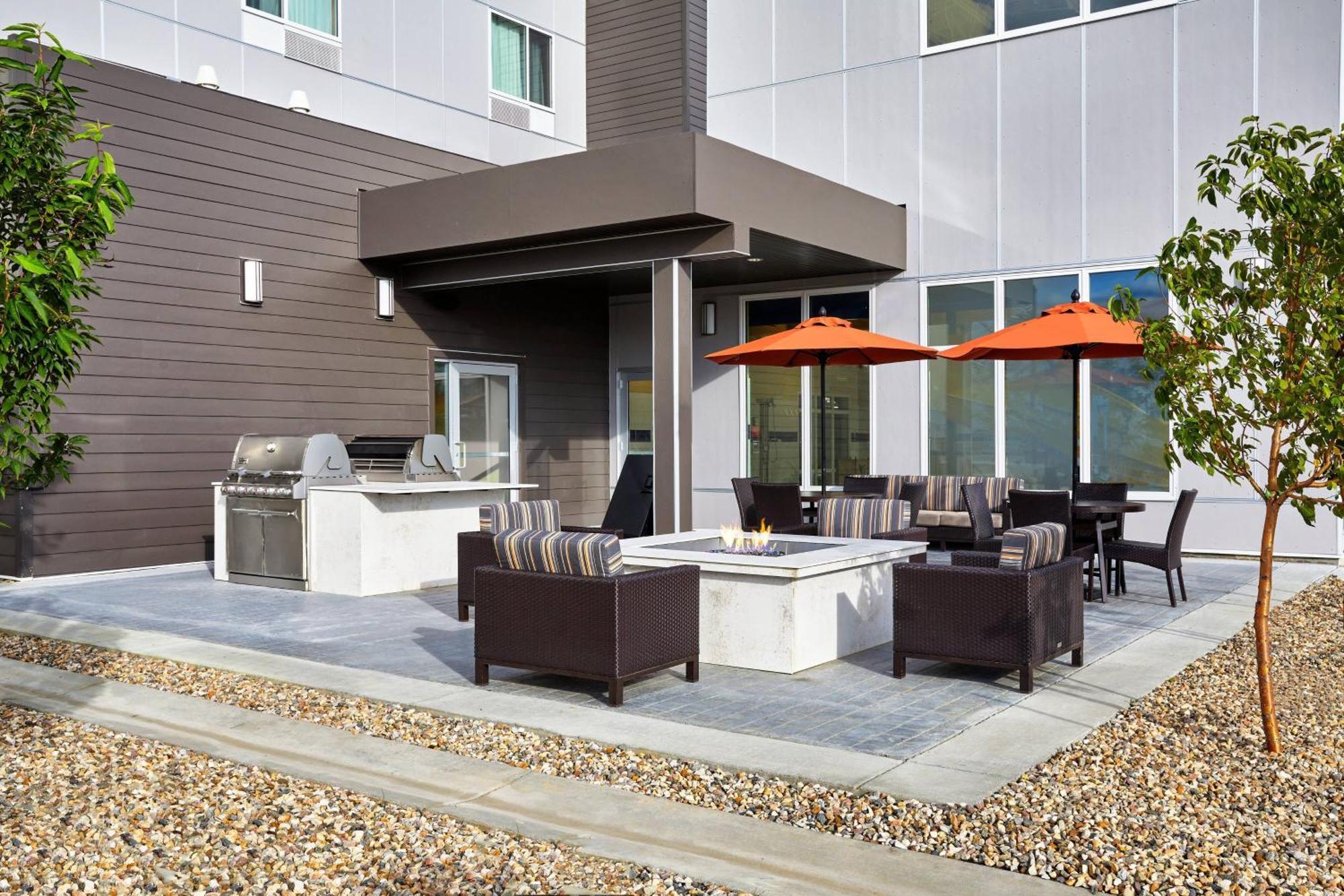 Towneplace Suites By Marriott Fort Mcmurray Zewnętrze zdjęcie
